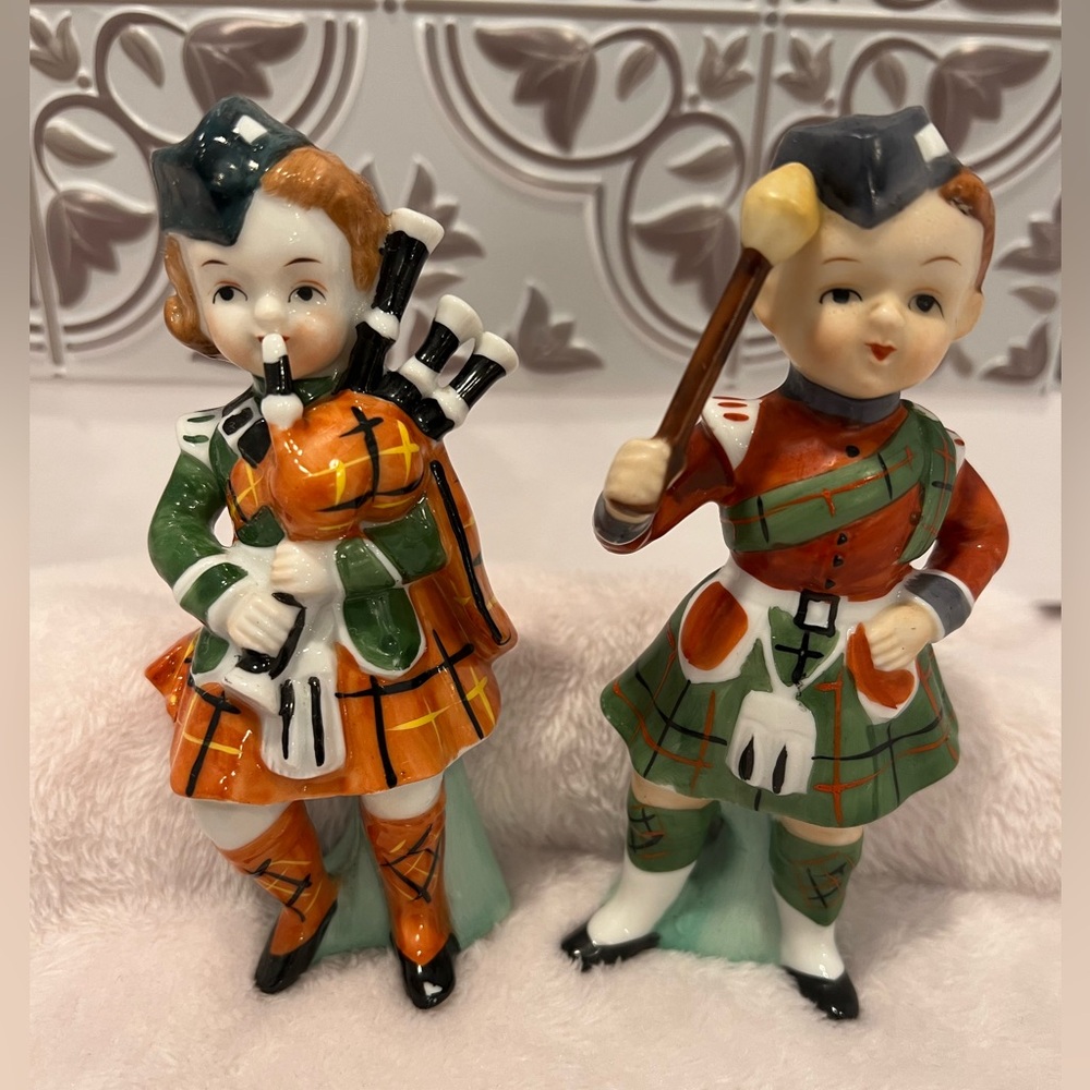 Scottish bagpiper girl and batonist boy.